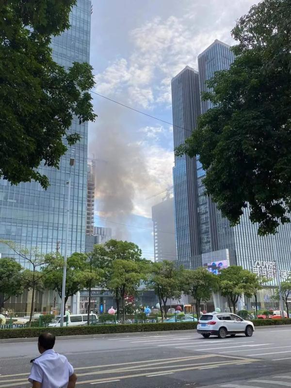 广州国际金融城一工地发生火情，明火已被扑灭，无人员伤亡