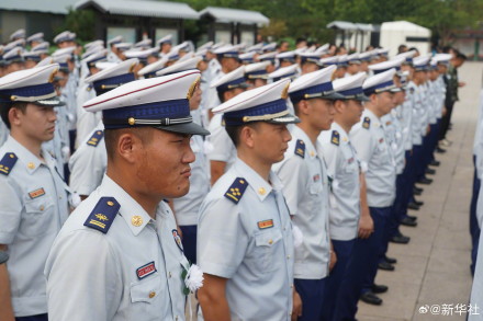 送别90后牺牲消防员冯振