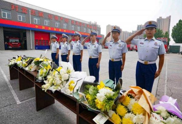 “逆行”救人消防员冯振牺牲，队友：至今都无法接受他不在了