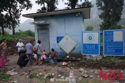 洪水中的北京门头沟乡村:部分道路中断,村民步行一公里取水 洪水中的北京门头沟乡村:部分道路中断,村民步行一公里取水