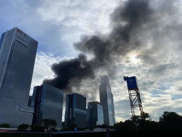 广州国际金融城一工地发生火情，明火已被扑灭，无人员伤亡