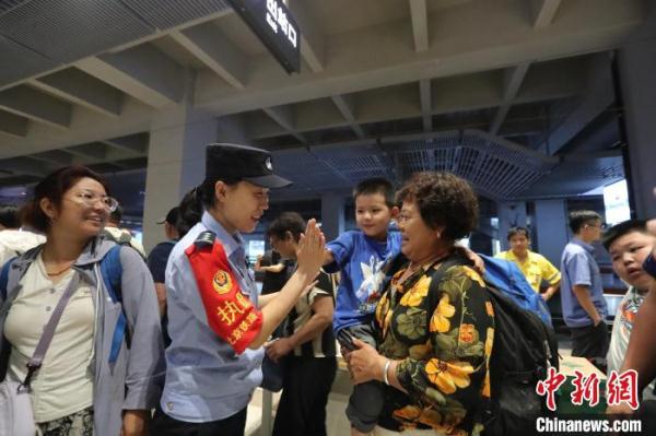 北京铁路公安处完成滞留旅客转运任务