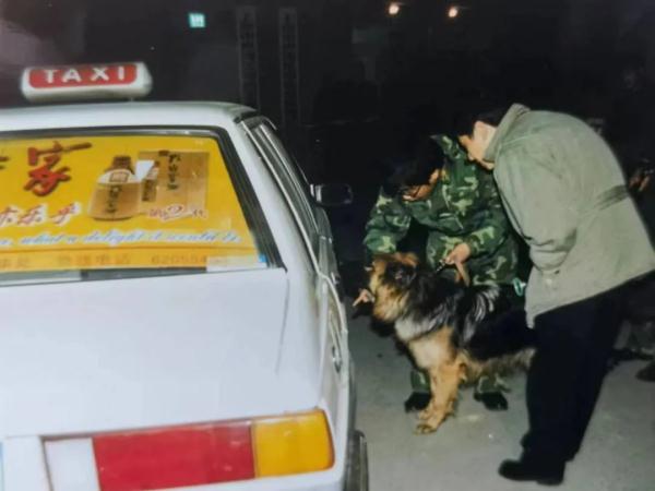 上海一出租车司机遭劫杀，两名凶手潜逃21年……案件破了！