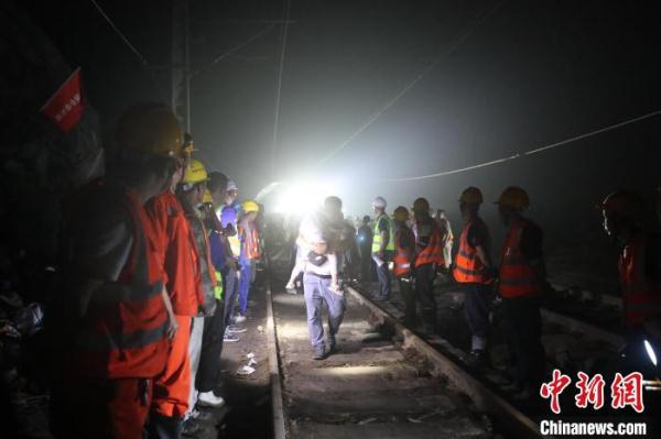 北京铁路公安处完成滞留旅客转运任务