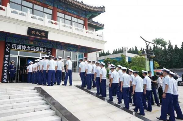 他本打算,10天后休假,回老家看看爸妈…… 他本打算,10天后休假,回老家看看爸妈……