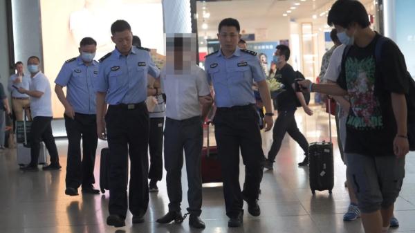 沪一出租车司机被杀害于驾驶室内，凶手21年后落网！