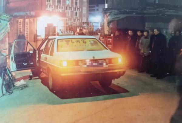 沪一出租车司机被杀害于驾驶室内，凶手21年后落网！