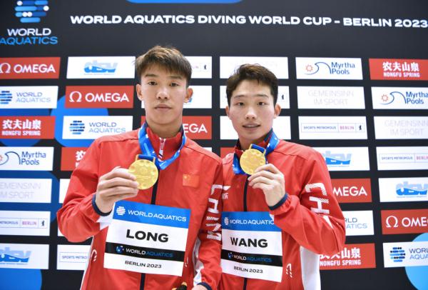 跳水——世界杯总决赛：龙道一/王宗源男子双人3米板夺冠