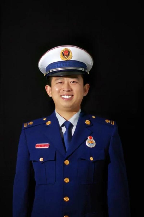 他本打算,10天后休假,回老家看看爸妈…… 他本打算,10天后休假,回老家看看爸妈……