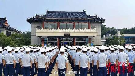 冯振烈士遗体告别仪式举行