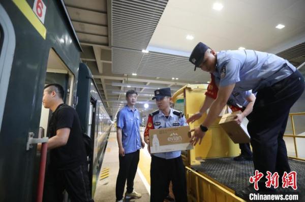 北京铁路公安处完成滞留旅客转运任务
