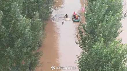 00后冲在了涿州抗洪一线