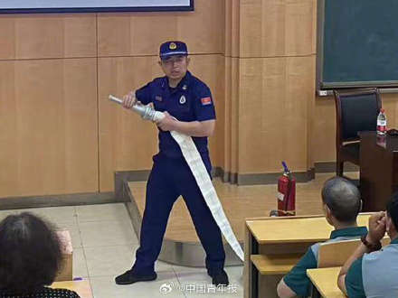 追记暴雨中牺牲的90后消防员冯振 追记暴雨中牺牲的90后消防员冯振