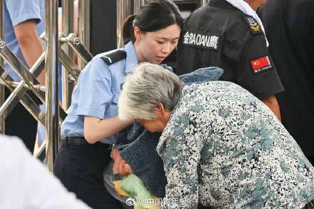 00后冲在了涿州抗洪一线