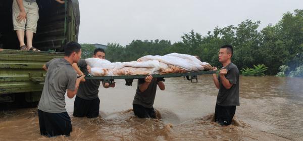 人民至上 使命必达——解放军和武警部队防汛救灾直击