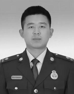 战友追忆冯振：“我被推到安全区，他却不见了……”
