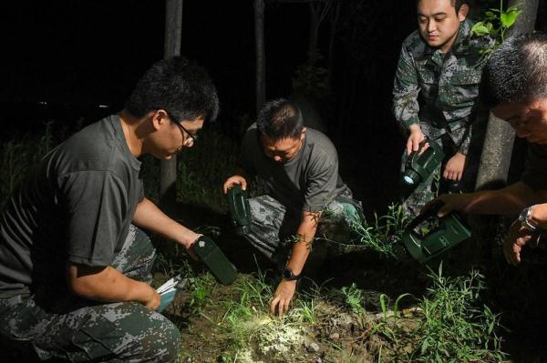 人民至上 使命必达——解放军和武警部队防汛救灾直击