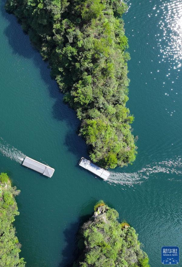 湖南张家界:亲水乐游宝峰湖 湖南张家界:亲水乐游宝峰湖