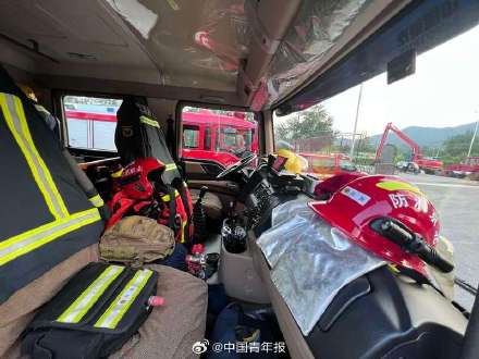 追记暴雨中牺牲的90后消防员冯振 追记暴雨中牺牲的90后消防员冯振