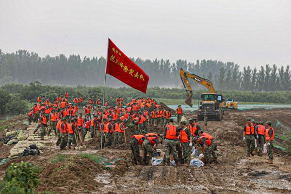 人民至上 使命必达——解放军和武警部队防汛救灾直击