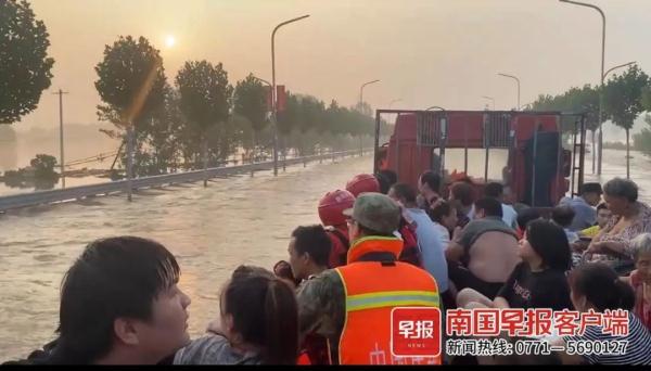 “感谢逆行英雄，一路平安！”