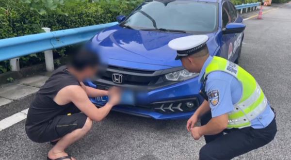 扣21分！贵州一男子开车担心违法，竟在高速路上……