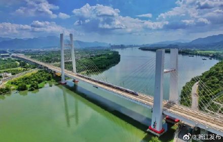 亚运版复兴号首次对外试乘 亚运版复兴号首次对外试乘