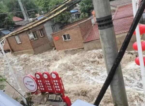 暴雨、饥饿、失联——Z180次列车的四天三夜“脱困记”