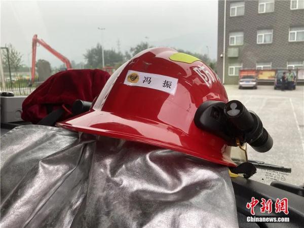 战友追忆冯振：“我被推到安全区，他却不见了……”