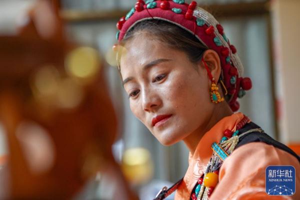 格桑卓玛:在“堆谐之乡”翩然起舞 格桑卓玛:在“堆谐之乡”翩然起舞