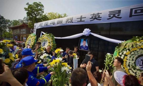 山东上万人这样迎接烈士回家