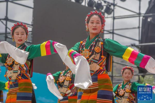 格桑卓玛:在“堆谐之乡”翩然起舞 格桑卓玛:在“堆谐之乡”翩然起舞