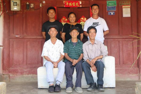 1个村 7户人 6个兵