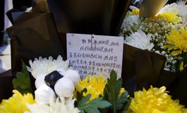 山东上万人这样迎接烈士回家