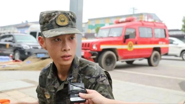 救灾现场,这些朴实的画面令人动容! 救灾现场,这些朴实的画面令人动容!