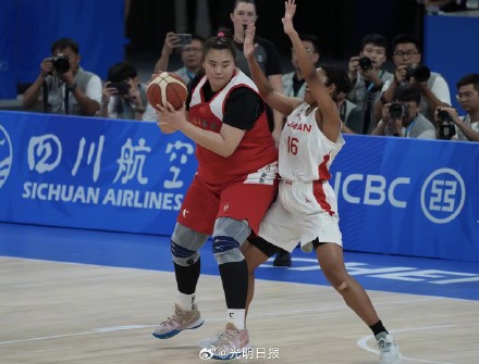 大运会中国女篮力克日本队夺冠
