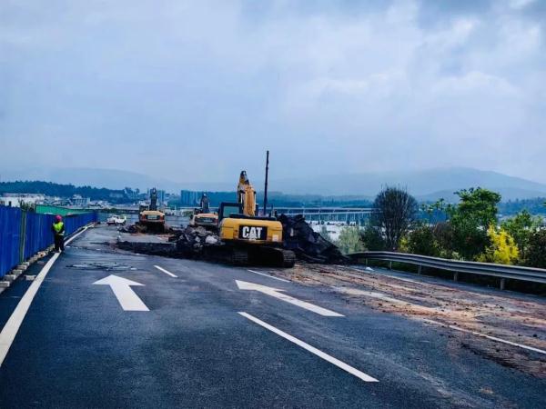 昆曲、昆楚、昆石高速部分路段正在施工，绕行线路看这里→