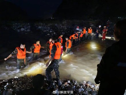 灾区急需物资,送到了! 灾区急需物资,送到了!