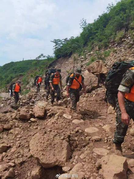 灾区急需物资,送到了! 灾区急需物资,送到了!