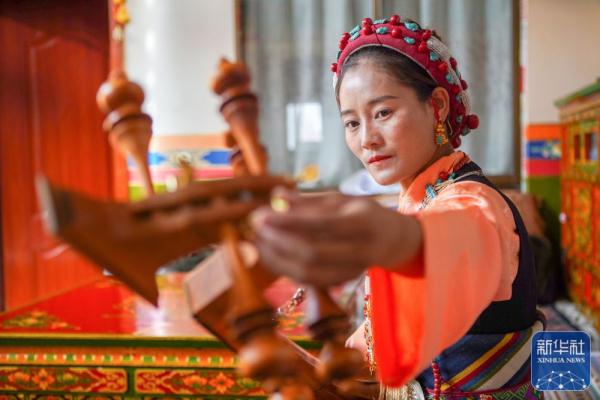 格桑卓玛:在“堆谐之乡”翩然起舞 格桑卓玛:在“堆谐之乡”翩然起舞