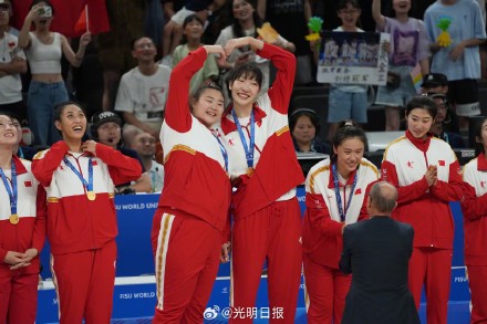 大运会中国女篮力克日本队夺冠