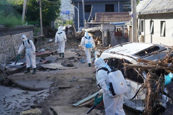 中部战区疾病预防控制中心赴北京门头沟区王平镇开展洪灾重点区域环境消杀