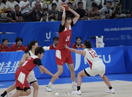 大运会中国女篮力克日本队夺冠
