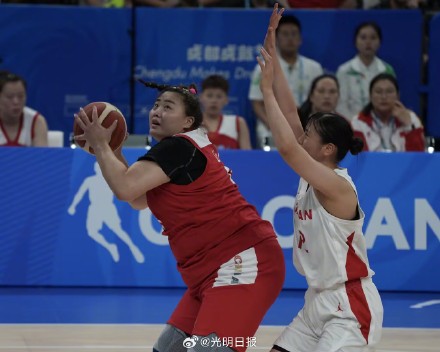 大运会中国女篮力克日本队夺冠