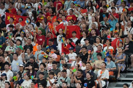 大运会中国女篮力克日本队夺冠