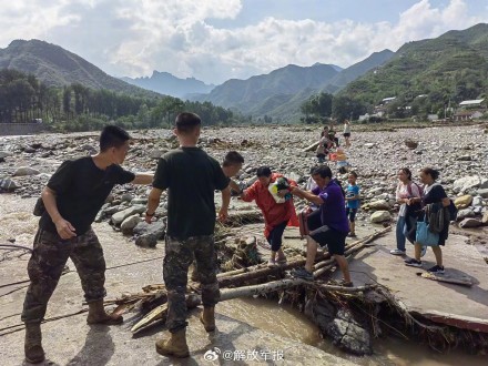 灾区急需物资,送到了! 灾区急需物资,送到了!