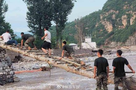 灾区急需物资,送到了! 灾区急需物资,送到了!