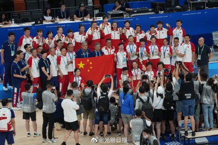 大运会中国女篮力克日本队夺冠