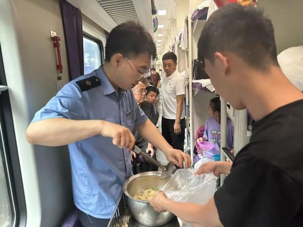 更多细节披露！车辆乘务长讲述K1178次列车上的四天三夜