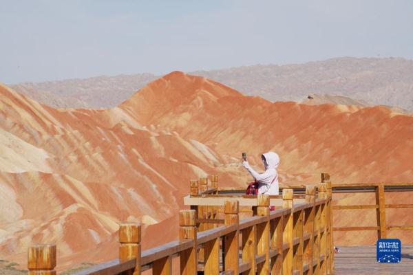 美丽中国丨七彩丹霞醉游人 美丽中国丨七彩丹霞醉游人